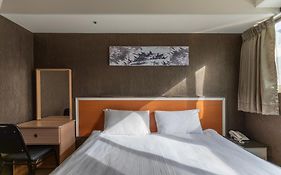 E Lim Hotel